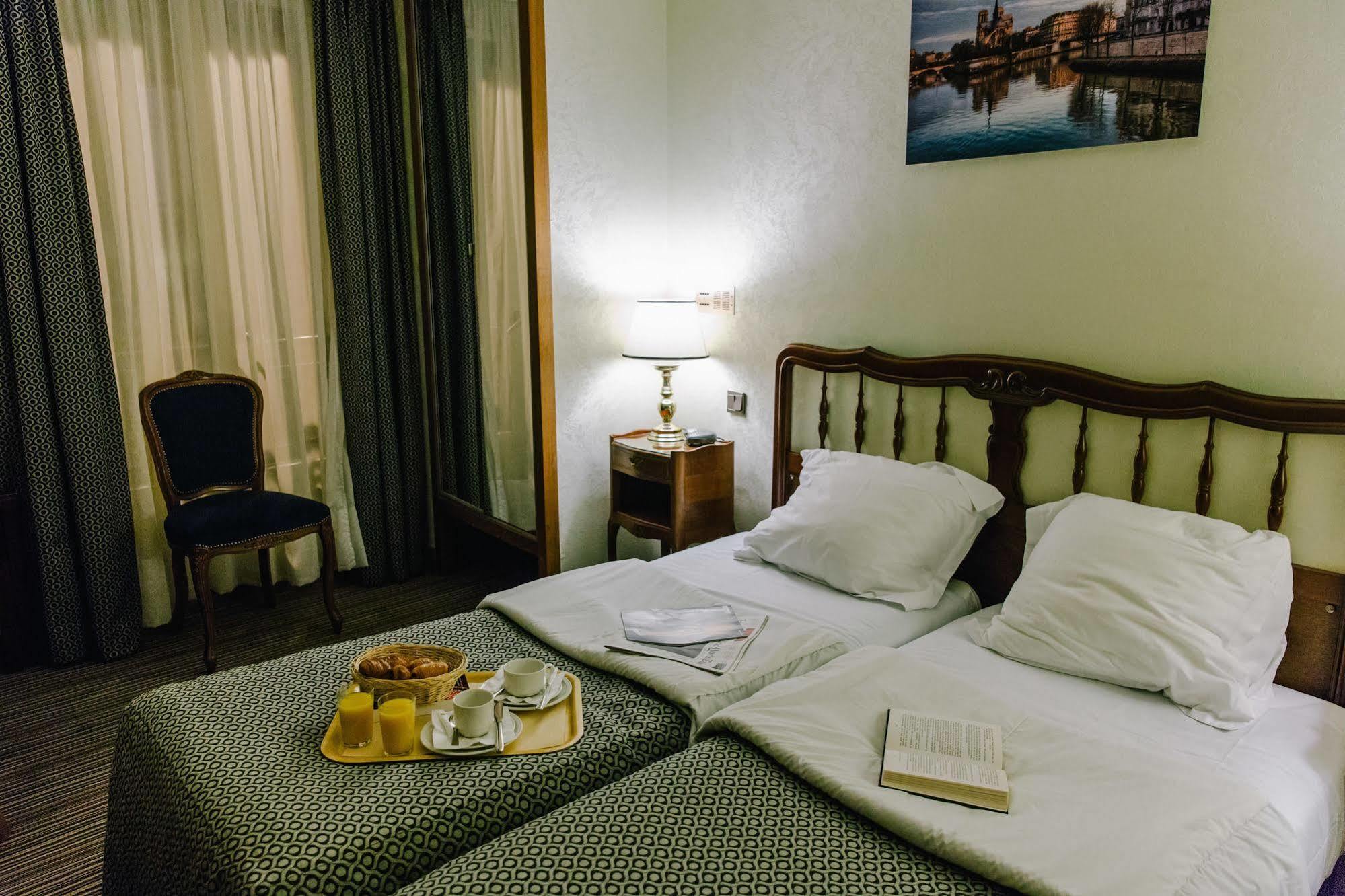 Hotel Saint Christophe ปารีส ภายนอก รูปภาพ