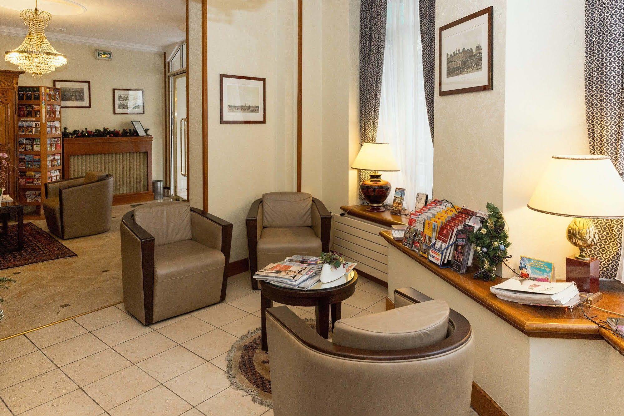 Hotel Saint Christophe ปารีส ภายนอก รูปภาพ
